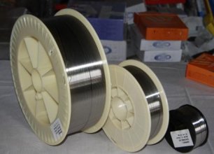 Купить нержавеющую сварочную проволоку по доступной цене от поставщика КМЗ